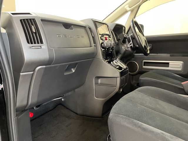 三菱 デリカＤ：５ D－Power package 新潟県 2018(平30)年 7.1万km ダイヤモンドブラックマイカ 4WD/社外SDナビ(AVN-D8W)/CD/DVD/BT/フルセグテレビ/SDミュージックサーバー/バックカメラ/ETC/ドライブレコーダー/クルーズコントロール/両側パワースライドドア/シートヒーター/スマートキー/キセノンヘッドライト/オートライト/フォグランプ/純正18インチアルミホイール