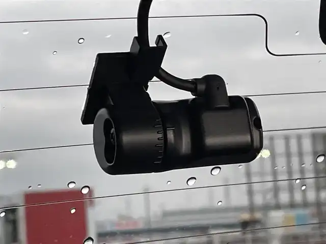 ホンダ フィット e:HEV RS 佐賀県 2023(令5)年 7.3万km クリスタルブラックパール ワンオーナー/純正9インチHondaCONNECTディスプレー/バックカメラ/前後ドライブレコーダー/ビルトインETC2.0/電子パーキングブレーキ/・BRAKE HOLD機能/ハーフレザーシート/ISOFIX対応/パドルシフト/革巻きステアリング/ステアリングリモコン/純正16インチアルミホイール/純正LEDヘッドライト/・オートマチックハイビーム/純正フロアマット/純正ドアバイザ―/新車保証書/取扱説明書/スペアキー１本/ホンダセンシング/・アダプティブクルーズコントロール/・衝突被害軽減ブレーキ/・先行車発進お知らせ機能/・路外逸脱抑制機能/・レーンキープアシストシステム/・標識認識機能/・パーキングセンサーシステム