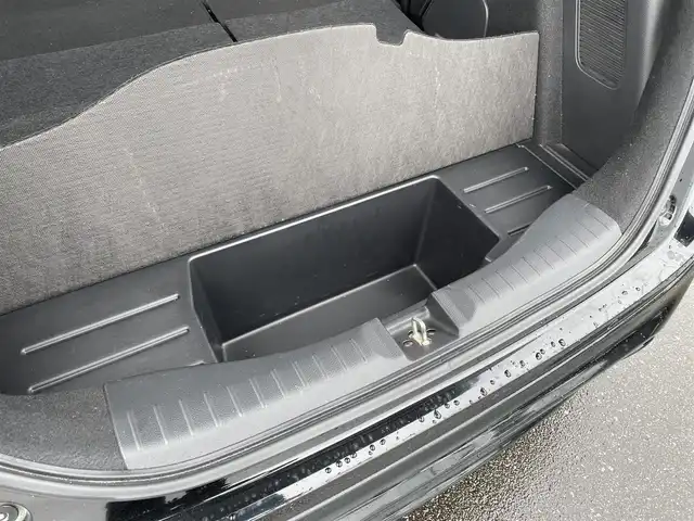 ホンダ フィット e:HEV RS 佐賀県 2023(令5)年 7.3万km クリスタルブラックパール ワンオーナー/純正9インチHondaCONNECTディスプレー/バックカメラ/前後ドライブレコーダー/ビルトインETC2.0/電子パーキングブレーキ/・BRAKE HOLD機能/ハーフレザーシート/ISOFIX対応/パドルシフト/革巻きステアリング/ステアリングリモコン/純正16インチアルミホイール/純正LEDヘッドライト/・オートマチックハイビーム/純正フロアマット/純正ドアバイザ―/新車保証書/取扱説明書/スペアキー１本/ホンダセンシング/・アダプティブクルーズコントロール/・衝突被害軽減ブレーキ/・先行車発進お知らせ機能/・路外逸脱抑制機能/・レーンキープアシストシステム/・標識認識機能/・パーキングセンサーシステム