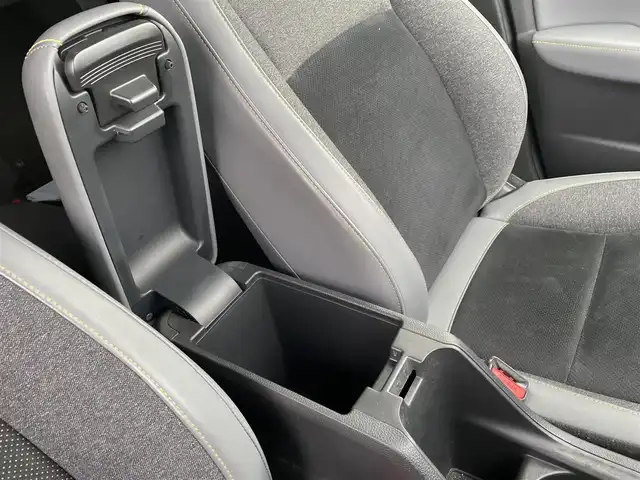 ホンダ フィット e:HEV RS 佐賀県 2023(令5)年 7.3万km クリスタルブラックパール ワンオーナー/純正9インチHondaCONNECTディスプレー/バックカメラ/前後ドライブレコーダー/ビルトインETC2.0/電子パーキングブレーキ/・BRAKE HOLD機能/ハーフレザーシート/ISOFIX対応/パドルシフト/革巻きステアリング/ステアリングリモコン/純正16インチアルミホイール/純正LEDヘッドライト/・オートマチックハイビーム/純正フロアマット/純正ドアバイザ―/新車保証書/取扱説明書/スペアキー１本/ホンダセンシング/・アダプティブクルーズコントロール/・衝突被害軽減ブレーキ/・先行車発進お知らせ機能/・路外逸脱抑制機能/・レーンキープアシストシステム/・標識認識機能/・パーキングセンサーシステム