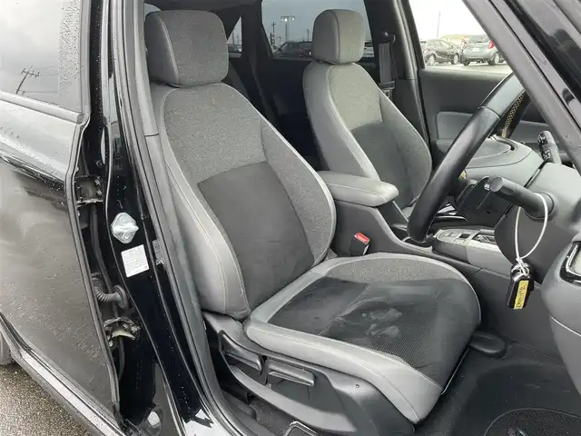 ホンダ フィット e:HEV RS 佐賀県 2023(令5)年 7.3万km クリスタルブラックパール ワンオーナー/純正9インチHondaCONNECTディスプレー/バックカメラ/前後ドライブレコーダー/ビルトインETC2.0/電子パーキングブレーキ/・BRAKE HOLD機能/ハーフレザーシート/ISOFIX対応/パドルシフト/革巻きステアリング/ステアリングリモコン/純正16インチアルミホイール/純正LEDヘッドライト/・オートマチックハイビーム/純正フロアマット/純正ドアバイザ―/新車保証書/取扱説明書/スペアキー１本/ホンダセンシング/・アダプティブクルーズコントロール/・衝突被害軽減ブレーキ/・先行車発進お知らせ機能/・路外逸脱抑制機能/・レーンキープアシストシステム/・標識認識機能/・パーキングセンサーシステム