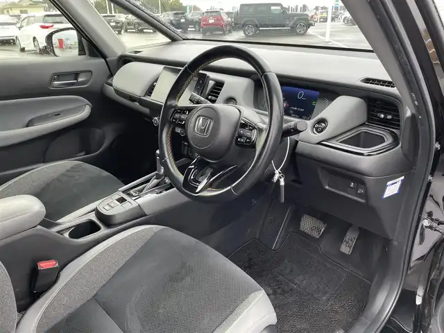 ホンダ フィット e:HEV RS 佐賀県 2023(令5)年 7.3万km クリスタルブラックパール ワンオーナー/純正9インチHondaCONNECTディスプレー/バックカメラ/前後ドライブレコーダー/ビルトインETC2.0/電子パーキングブレーキ/・BRAKE HOLD機能/ハーフレザーシート/ISOFIX対応/パドルシフト/革巻きステアリング/ステアリングリモコン/純正16インチアルミホイール/純正LEDヘッドライト/・オートマチックハイビーム/純正フロアマット/純正ドアバイザ―/新車保証書/取扱説明書/スペアキー１本/ホンダセンシング/・アダプティブクルーズコントロール/・衝突被害軽減ブレーキ/・先行車発進お知らせ機能/・路外逸脱抑制機能/・レーンキープアシストシステム/・標識認識機能/・パーキングセンサーシステム