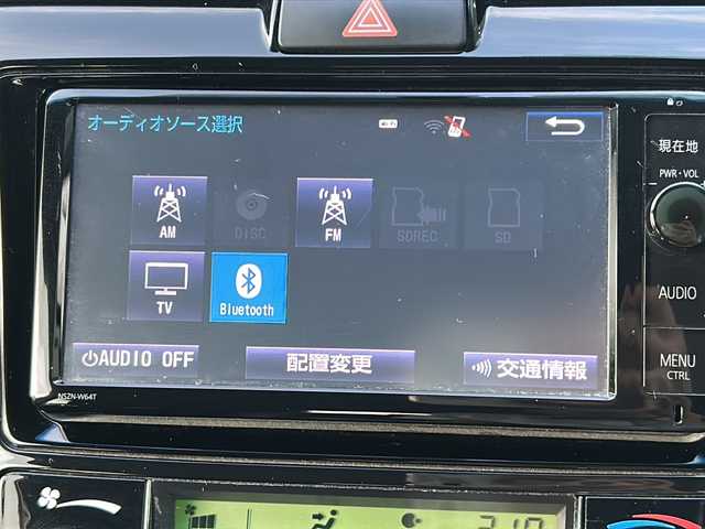 トヨタ カローラ フィールダー HV G エアロツアラー W×B 大阪府 2014(平26)年 6万km ホワイトパールクリスタルシャイン ワンオーナー/純正SDナビ/・DVD/CD/FM/AM/Bluetooth/・ワンセグテレビ/ETC/バックカメラ/革巻きステアリング/ステアリングリモコン/LEDヘッドライト/オートライト/オートエアコン/スマートキー×1/プッシュスタート/12V電源/純正15インチアルミホイール/純正フロアマット/取扱説明書/ナビ取扱説明書/保証書