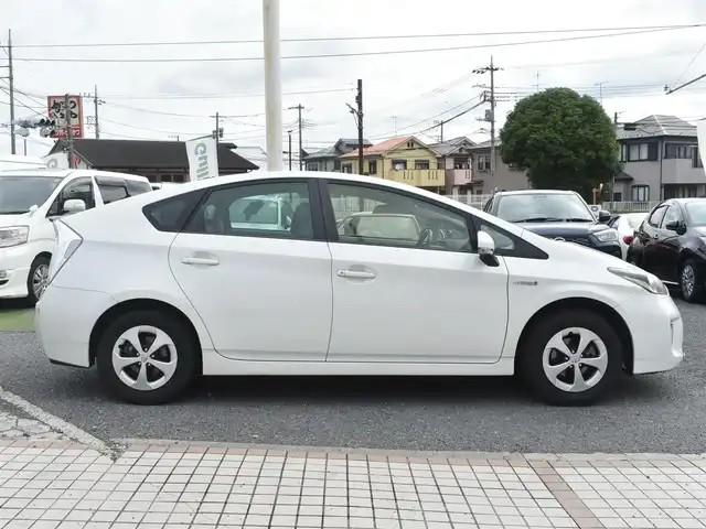 トヨタ プリウス S 神奈川県 2012(平24)年 7.6万km ホワイトパールクリスタルシャイン ワンオーナー/メモリナビ/フロント、バックカメラ/フルセグテレビ/プッシュスタート/ETC/HID/360度ドライブレコーダー/革調シートカバー/スマートキー/保証書/記録(H.26.27.29.R.1.3.5)/15インチAW付きスタットレスタイヤ有