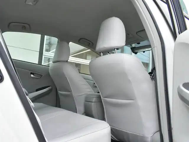 トヨタ プリウス S 神奈川県 2012(平24)年 7.6万km ホワイトパールクリスタルシャイン ワンオーナー/メモリナビ/フロント、バックカメラ/フルセグテレビ/プッシュスタート/ETC/HID/360度ドライブレコーダー/革調シートカバー/スマートキー/保証書/記録(H.26.27.29.R.1.3.5)/15インチAW付きスタットレスタイヤ有