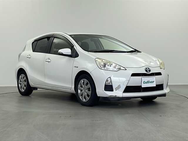 トヨタ アクア S 栃木県 2012(平24)年 18.1万km ライムホワイトパールクリスタルシャイン 社外ディスプレイオーディオ/AM FM CD DVD SD BT/ETC/社外前後ドライブレコーダー/シートヒーター/オートエアコン/オートライト/電格ミラー/ウィンカーミラー/フロアマット/ドアバイザー