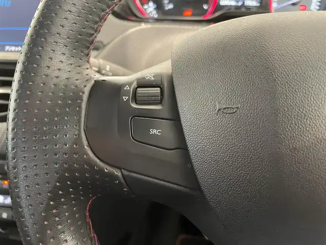 プジョー ２００８ GTライン 熊本県 2018(平30)年 4万km ビアンカホワイト ・ワンオーナー/・キーレス/・アクティブシティブレーキ/・パークアシスタンス/・ハーフレザーシート/・前席シートヒーター /・純正メモリナビ/　【Bluetooth・USB】/・フルセグTV/・バックカメラ/・社外ウーハー/・ETC/・フォグランプ/・タイヤ空気圧センサー/・純正マット/・保証書/取説