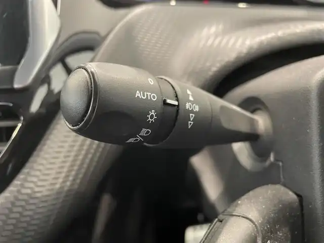 プジョー ２００８ GTライン 熊本県 2018(平30)年 4万km ビアンカホワイト ・ワンオーナー/・キーレス/・アクティブシティブレーキ/・パークアシスタンス/・ハーフレザーシート/・前席シートヒーター /・純正メモリナビ/　【Bluetooth・USB】/・フルセグTV/・バックカメラ/・社外ウーハー/・ETC/・フォグランプ/・タイヤ空気圧センサー/・純正マット/・保証書/取説