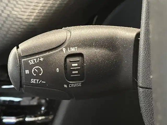 プジョー ２００８ GTライン 熊本県 2018(平30)年 4万km ビアンカホワイト ・ワンオーナー/・キーレス/・アクティブシティブレーキ/・パークアシスタンス/・ハーフレザーシート/・前席シートヒーター /・純正メモリナビ/　【Bluetooth・USB】/・フルセグTV/・バックカメラ/・社外ウーハー/・ETC/・フォグランプ/・タイヤ空気圧センサー/・純正マット/・保証書/取説