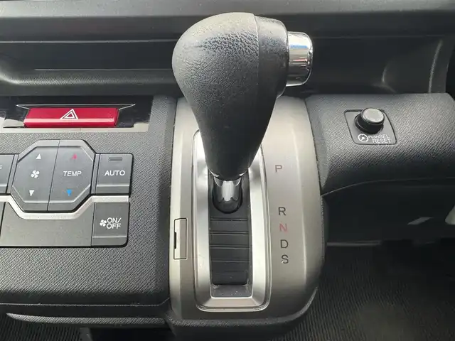 ホンダ ステップワゴン スパーダ Z 愛知県 2011(平23)年 13.3万km プレミアムブラキッシュパール 純正HDDナビ/（CD/DVD/ワンセグ）/両側パワースライドドア/バックカメラ/全方位カメラ/ETC/オートライト/純正フロアマット/ドアバイザー/パドルシフト/社外AW/夏タイヤ付き純正AW4本車載