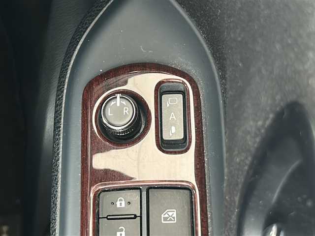 トヨタ ノア G 京都府 2016(平28)年 11.2万km ボルドーマイカメタリック 純正ナビ　/両側パワースライドドア　/ナノイー /トヨタセーフティセンス/・レーンキープアシスト /・PCS/・オートマチックハイビーム /・クルーズコントロール　/LEDライト /フォグランプ/アイドリングストップ /ETCビルトイン/ドラレコ /バックカメラ　/ウィンカーミラー/フルセグTV/純正AW/スマートキー