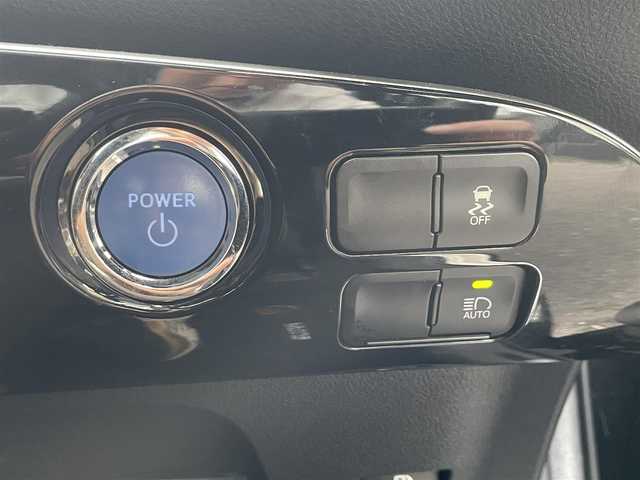 トヨタ プリウス Sツーリングセレクション 佐賀県 2019(平31)年 10.7万km アティチュードブラックマイカ トヨタセーフティセンス/・プリクラッシュセーフティ/・レーダークルーズコントロール/・レーンディパーチャーアラート/・オートマチックハイビーム/クリアランスソナー/社外9インチナビ/・バックカメラ/・フルセグTV/BT/CD/DVD/合皮シート/シートヒーター/純正17インチAW/LEDヘッドライト/フォグランプ/ETC/プッシュスタート/トノカバー/電動格納ミラー/ドアバイザー/ISOFIX/エアバックW/サイド/カーテン
