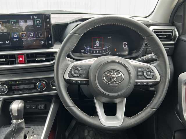 トヨタ ライズ Z 愛媛県 2023(令5)年 1.9万km ブラックマイカメタリック 純正ディスプレイオーディオ/全方位カメラ/ETC/クルーズコントロール追従あり/シートヒーター/フルセグTV/フォグランプ/HDMI/コーナーセンサー前後/LEDオートライト/USB/レーンキープアシスト/衝突軽減/アイドリングストップ/Bluetooth/横滑り防止装置/プッシュスタート