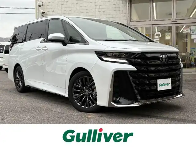 トヨタ ヴェルファイア Z プレミア 愛知県 2024(令6)年 0.7万km プラチナホワイトパールマイカ ワンオーナー/全方位カメラ/オットマン/両側パワースライドドア/独立ガラスルーフ/3列シート/後席モニター/追従クルーズコントロール/プリクラッシュ/コーナーセンサー前後/純正14インチナビ/Bluetooth/USB/フルセグTV/ビルトインETC/パドルシフト/パワーシート/レザーシート/エアシート/シートヒーター/ステアリングヒーター/オートマチックハイビーム/純正アルミホイール/ABS/BSM/レーンキープアシスト/横滑り防止装置/盗難防止装置/スペアキー