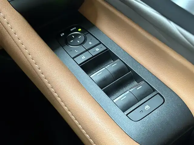 トヨタ ヴェルファイア Z プレミア 愛知県 2024(令6)年 0.7万km プラチナホワイトパールマイカ ワンオーナー/全方位カメラ/オットマン/両側パワースライドドア/独立ガラスルーフ/3列シート/後席モニター/追従クルーズコントロール/プリクラッシュ/コーナーセンサー前後/純正14インチナビ/Bluetooth/USB/フルセグTV/ビルトインETC/パドルシフト/パワーシート/レザーシート/エアシート/シートヒーター/ステアリングヒーター/オートマチックハイビーム/純正アルミホイール/ABS/BSM/レーンキープアシスト/横滑り防止装置/盗難防止装置/スペアキー