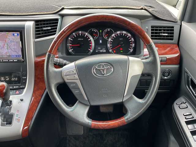 トヨタ ヴェルファイア 2．4Z プラチナセレクションⅡ 千葉県 2010(平22)年 5万km ホワイトパールクリスタルシャイン アルパイン8インチナビ/(フルセグTV/BT/CD/DVD/FM/AM)/バックカメラ/アルパインフリップダウンモニター/両側パワースライドドア/電動リアゲート/横滑り防止装置/ビルトインETC/フォグランプ/ウィンカーミラー/電動格納ミラー/純正18インチAW/シートリフター/プッシュスタート/スマートキー/フロアマット/ドアバイザー/スペアキー/取扱説明書/保証書