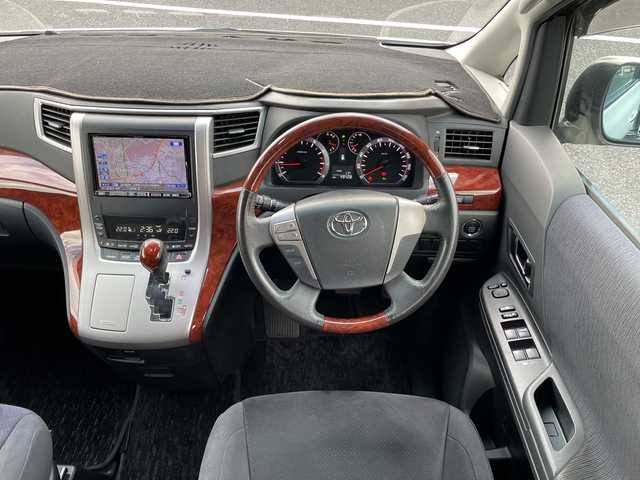トヨタ ヴェルファイア 2．4Z プラチナセレクションⅡ 千葉県 2010(平22)年 5万km ホワイトパールクリスタルシャイン アルパイン8インチナビ/(フルセグTV/BT/CD/DVD/FM/AM)/バックカメラ/アルパインフリップダウンモニター/両側パワースライドドア/電動リアゲート/横滑り防止装置/ビルトインETC/フォグランプ/ウィンカーミラー/電動格納ミラー/純正18インチAW/シートリフター/プッシュスタート/スマートキー/フロアマット/ドアバイザー/スペアキー/取扱説明書/保証書