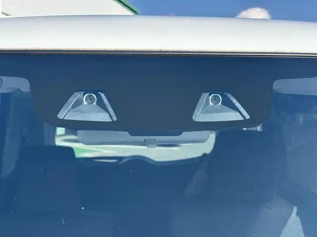 スズキ ソリオ HV MX 奈良県 2018(平30)年 4.7万km ピュアホワイトP 社外７インチナビ(AVIC-RWS901)　/フルセグテレビ　/ｂｌｕｅｔｏｏｔｈ　/ビルトインＥＴＣ　/純正フロアマット　/片側パワースライドドア　/デュアルカメラブレーキサポート　/アダブティブクルーズコントロール　/クリアランスソナー/パーソナルテーブル（運転席と助手席）