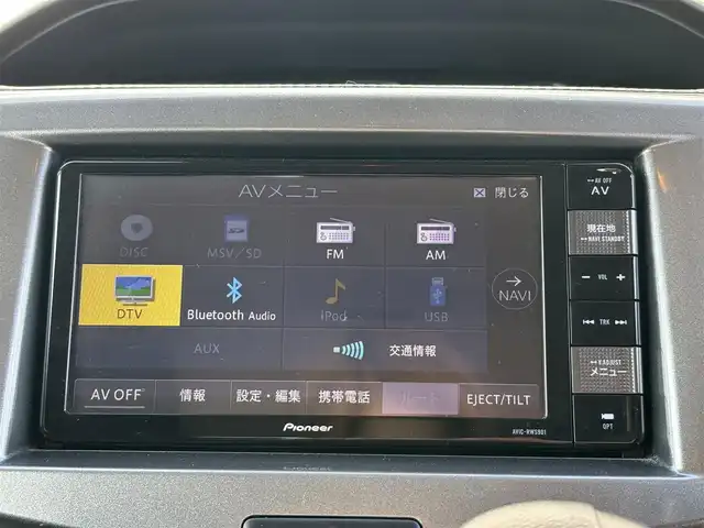 スズキ ソリオ HV MX 奈良県 2018(平30)年 4.7万km ピュアホワイトP 社外７インチナビ(AVIC-RWS901)　/フルセグテレビ　/ｂｌｕｅｔｏｏｔｈ　/ビルトインＥＴＣ　/純正フロアマット　/片側パワースライドドア　/デュアルカメラブレーキサポート　/アダブティブクルーズコントロール　/クリアランスソナー/パーソナルテーブル（運転席と助手席）