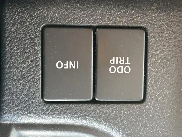 スズキ ソリオ HV MX 奈良県 2018(平30)年 4.7万km ピュアホワイトP 社外７インチナビ(AVIC-RWS901)　/フルセグテレビ　/ｂｌｕｅｔｏｏｔｈ　/ビルトインＥＴＣ　/純正フロアマット　/片側パワースライドドア　/デュアルカメラブレーキサポート　/アダブティブクルーズコントロール　/クリアランスソナー/パーソナルテーブル（運転席と助手席）