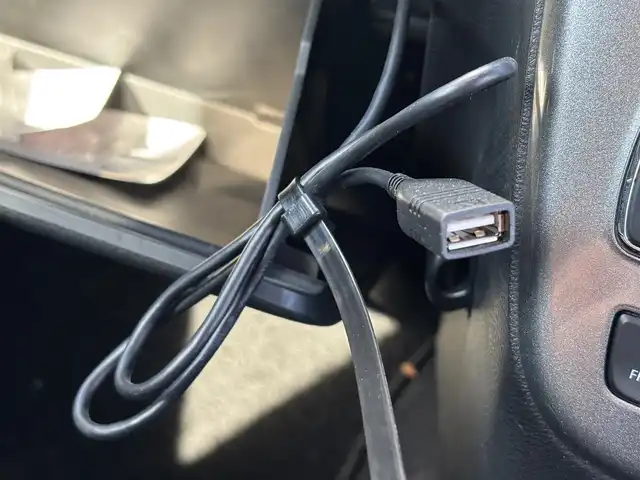 スズキ ソリオ HV MX 奈良県 2018(平30)年 4.7万km ピュアホワイトP 社外７インチナビ(AVIC-RWS901)　/フルセグテレビ　/ｂｌｕｅｔｏｏｔｈ　/ビルトインＥＴＣ　/純正フロアマット　/片側パワースライドドア　/デュアルカメラブレーキサポート　/アダブティブクルーズコントロール　/クリアランスソナー/パーソナルテーブル（運転席と助手席）