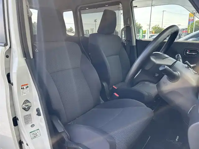 スズキ ソリオ HV MX 奈良県 2018(平30)年 4.7万km ピュアホワイトP 社外７インチナビ(AVIC-RWS901)　/フルセグテレビ　/ｂｌｕｅｔｏｏｔｈ　/ビルトインＥＴＣ　/純正フロアマット　/片側パワースライドドア　/デュアルカメラブレーキサポート　/アダブティブクルーズコントロール　/クリアランスソナー/パーソナルテーブル（運転席と助手席）