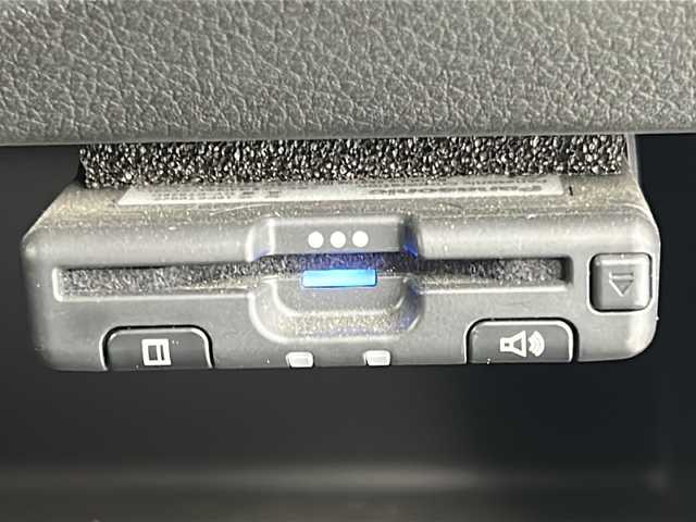 スズキ スペーシア カスタム HYBRID XS 宮城県 2019(平31)年 2.9万km ピュアホワイトパール/ブラック2トーン 禁煙車/両側パワースライドドア/運転席シートヒーター/ヘッドアップディスプレイ/スズキセーフティーサポート/・デュアルセンサーブレーキサポート/・パーキングソナー/・車線逸脱警報/・オートマチックハイビーム/・横滑り防止機能/純正8インチナビ/・BT.CD.DVD.SD/全周囲カメラ/フルセグテレビ/ETC/前方ドライブレコーダー/プッシュスタート/スマートキー/革巻きステアリング/ステアリングスイッチ/ハーフレザーシート/純正フロアマット/ロールサンシェード/シートバックテーブル/純正ドアバイザー/LEDヘッドライト/LEDフォグランプ/純正15インチアルミホイール/アイドリングストップ/コーナーセンサー