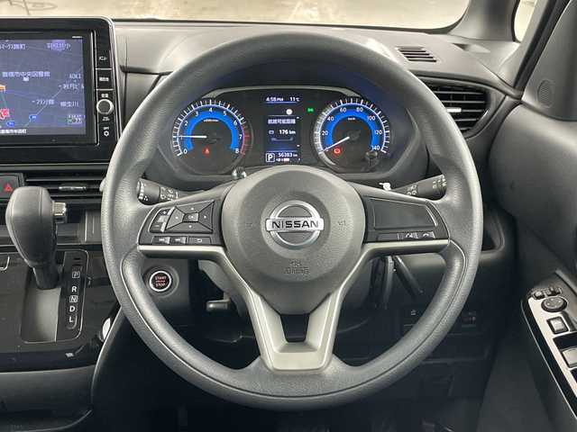 日産 ルークス ハイウェイスター X 愛知県 2020(令2)年 5.7万km ホワイトパール 禁煙車/純正9インチナビ/（CD/DVD/Bluetooth/フルセグTV）/全方位カメラ/衝突軽減ブレーキ/レーンキープアシスト/オートマチックハイビーム/コーナーセンサー/左側パワースライドドア/ベンチシート/アイドリングストップ/純正14インチアルミホイール/スマートキー/スペアキー1本/LEDヘッドライト/フロントフォグランプ/オートライト/フロアマット/横滑り防止装置/横滑り防止装置