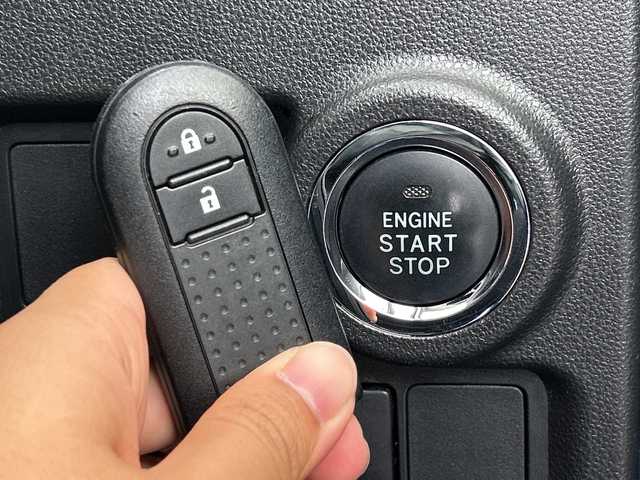 トヨタ パッソ モーダ　Gパッケージ 三重県 2017(平29)年 2.7万km ブラックマイカメタリック/ファインブルーマイカメタリック 2トーン /禁煙車 //純正SDナビ（NSCD-W66）//ワンセグTV //コーナーセンサー　//LEDヘッドライト//衝突軽減ブレーキ //レーンキープアシスト //オートライト //電動格納ミラー//スマートキー//プッシュスタート//PCS//LKA//フロアマット//ドアバイザー