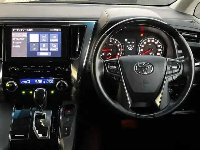 トヨタ アルファード S Cパッケージ 山口県 2020(令2)年 13.7万km ブラック 純正ディスプレイオーディオ/＆ナビ＆バックカメラ/純正フロアマット/純正ドアバイザー/純正18インチアルミ/サンルーフ/黒合皮シート/フロントパワーシート/＆シートヒーター/ステアリングヒーター/オートハイビーム/プリクラッシュセーフティ/レーダークルーズコントロール/ビルトインETC2.0