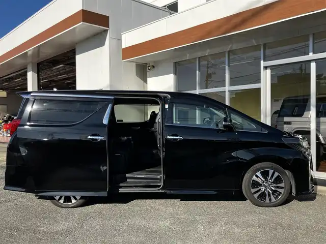 トヨタ アルファード S Cパッケージ 山口県 2020(令2)年 13.7万km ブラック 純正ディスプレイオーディオ/＆ナビ＆バックカメラ/純正フロアマット/純正ドアバイザー/純正18インチアルミ/サンルーフ/黒合皮シート/フロントパワーシート/＆シートヒーター/ステアリングヒーター/オートハイビーム/プリクラッシュセーフティ/レーダークルーズコントロール/ビルトインETC2.0