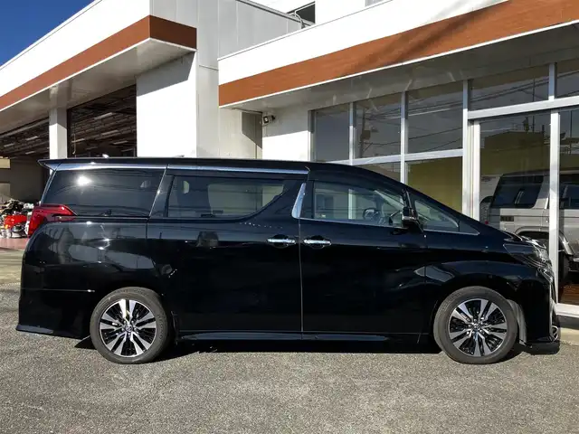 トヨタ アルファード S Cパッケージ 山口県 2020(令2)年 13.7万km ブラック 純正ディスプレイオーディオ/＆ナビ＆バックカメラ/純正フロアマット/純正ドアバイザー/純正18インチアルミ/サンルーフ/黒合皮シート/フロントパワーシート/＆シートヒーター/ステアリングヒーター/オートハイビーム/プリクラッシュセーフティ/レーダークルーズコントロール/ビルトインETC2.0