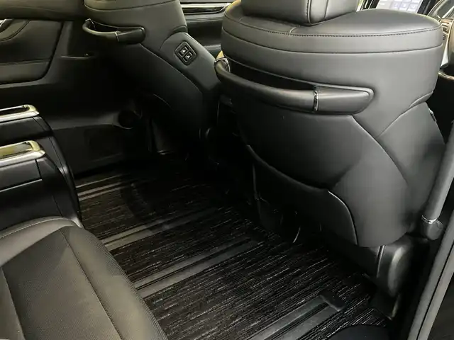 トヨタ アルファード S Cパッケージ 山口県 2020(令2)年 13.7万km ブラック 純正ディスプレイオーディオ/＆ナビ＆バックカメラ/純正フロアマット/純正ドアバイザー/純正18インチアルミ/サンルーフ/黒合皮シート/フロントパワーシート/＆シートヒーター/ステアリングヒーター/オートハイビーム/プリクラッシュセーフティ/レーダークルーズコントロール/ビルトインETC2.0