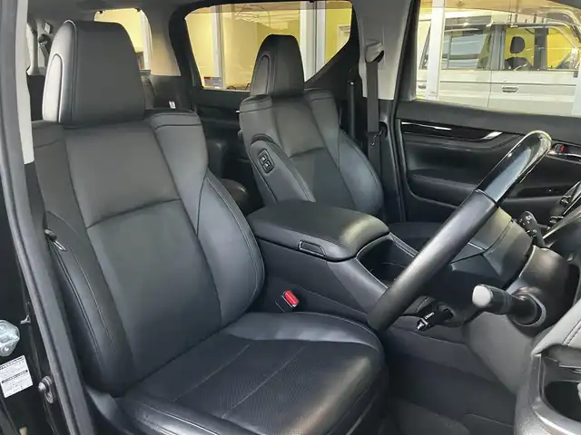 トヨタ アルファード S Cパッケージ 山口県 2020(令2)年 13.7万km ブラック 純正ディスプレイオーディオ/＆ナビ＆バックカメラ/純正フロアマット/純正ドアバイザー/純正18インチアルミ/サンルーフ/黒合皮シート/フロントパワーシート/＆シートヒーター/ステアリングヒーター/オートハイビーム/プリクラッシュセーフティ/レーダークルーズコントロール/ビルトインETC2.0