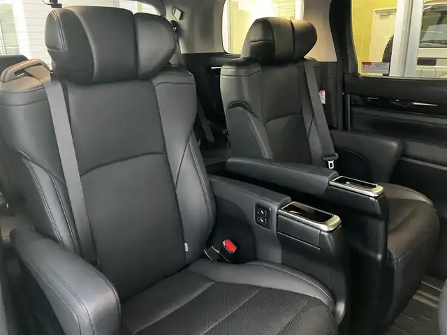 トヨタ アルファード S Cパッケージ 山口県 2020(令2)年 13.7万km ブラック 純正ディスプレイオーディオ/＆ナビ＆バックカメラ/純正フロアマット/純正ドアバイザー/純正18インチアルミ/サンルーフ/黒合皮シート/フロントパワーシート/＆シートヒーター/ステアリングヒーター/オートハイビーム/プリクラッシュセーフティ/レーダークルーズコントロール/ビルトインETC2.0