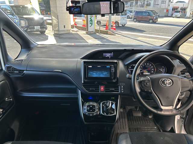 トヨタ ヴォクシー ハイブリッド ZS 煌Ⅲ 滋賀県 2020(令2)年 10.1万km ホワイトパールクリスタルシャイン /禁煙車//ワンオーナー//社外SDナビ【ALPINE 7WMX】//バックカメラ//Bluetooth・フルセグTV・CD・AMFM//前後ドラレコ【KENWOOD DRV-MR740】//前席シートヒーター//ETC//クルーズコントロール//両側パワースライドドア//社外15インチAW//純正16インチAW有//LEDヘッドライト//オートハイビーム//スペアキー//保証書//取扱説明書