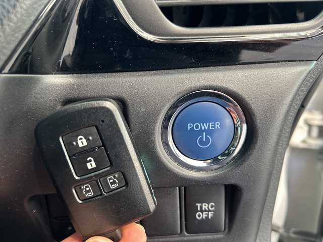 トヨタ ヴォクシー ハイブリッド ZS 煌Ⅲ 滋賀県 2020(令2)年 10.1万km ホワイトパールクリスタルシャイン /禁煙車//ワンオーナー//社外SDナビ【ALPINE 7WMX】//バックカメラ//Bluetooth・フルセグTV・CD・AMFM//前後ドラレコ【KENWOOD DRV-MR740】//前席シートヒーター//ETC//クルーズコントロール//両側パワースライドドア//社外15インチAW//純正16インチAW有//LEDヘッドライト//オートハイビーム//スペアキー//保証書//取扱説明書