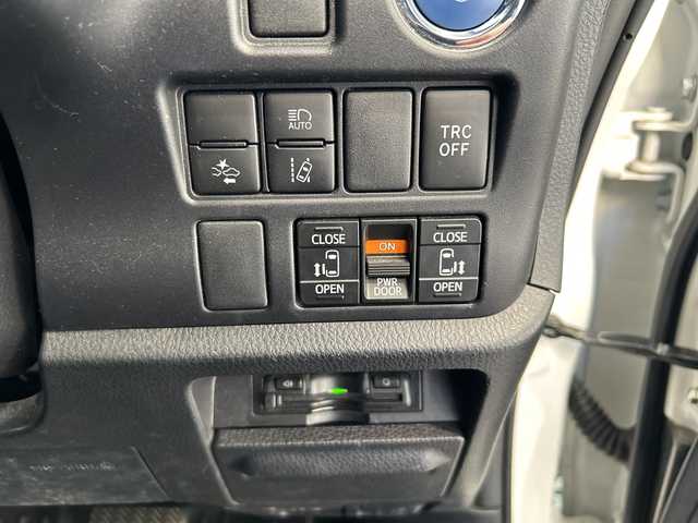 トヨタ ヴォクシー ハイブリッド ZS 煌Ⅲ 滋賀県 2020(令2)年 10.1万km ホワイトパールクリスタルシャイン /禁煙車//ワンオーナー//社外SDナビ【ALPINE 7WMX】//バックカメラ//Bluetooth・フルセグTV・CD・AMFM//前後ドラレコ【KENWOOD DRV-MR740】//前席シートヒーター//ETC//クルーズコントロール//両側パワースライドドア//社外15インチAW//純正16インチAW有//LEDヘッドライト//オートハイビーム//スペアキー//保証書//取扱説明書