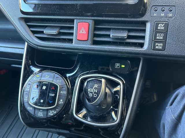 トヨタ ヴォクシー ハイブリッド ZS 煌Ⅲ 滋賀県 2020(令2)年 10.1万km ホワイトパールクリスタルシャイン /禁煙車//ワンオーナー//社外SDナビ【ALPINE 7WMX】//バックカメラ//Bluetooth・フルセグTV・CD・AMFM//前後ドラレコ【KENWOOD DRV-MR740】//前席シートヒーター//ETC//クルーズコントロール//両側パワースライドドア//社外15インチAW//純正16インチAW有//LEDヘッドライト//オートハイビーム//スペアキー//保証書//取扱説明書