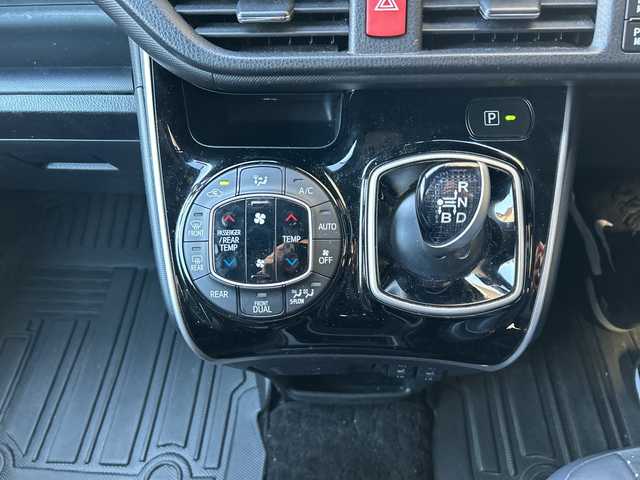 トヨタ ヴォクシー ハイブリッド ZS 煌Ⅲ 滋賀県 2020(令2)年 10.1万km ホワイトパールクリスタルシャイン /禁煙車//ワンオーナー//社外SDナビ【ALPINE 7WMX】//バックカメラ//Bluetooth・フルセグTV・CD・AMFM//前後ドラレコ【KENWOOD DRV-MR740】//前席シートヒーター//ETC//クルーズコントロール//両側パワースライドドア//社外15インチAW//純正16インチAW有//LEDヘッドライト//オートハイビーム//スペアキー//保証書//取扱説明書