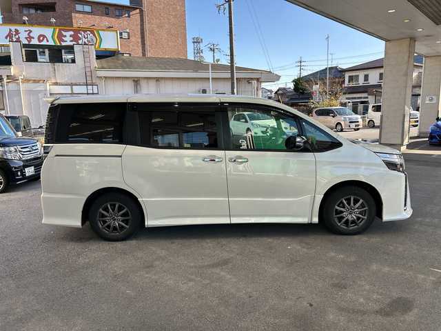 トヨタ ヴォクシー ハイブリッド ZS 煌Ⅲ 滋賀県 2020(令2)年 10.1万km ホワイトパールクリスタルシャイン /禁煙車//ワンオーナー//社外SDナビ【ALPINE 7WMX】//バックカメラ//Bluetooth・フルセグTV・CD・AMFM//前後ドラレコ【KENWOOD DRV-MR740】//前席シートヒーター//ETC//クルーズコントロール//両側パワースライドドア//社外15インチAW//純正16インチAW有//LEDヘッドライト//オートハイビーム//スペアキー//保証書//取扱説明書