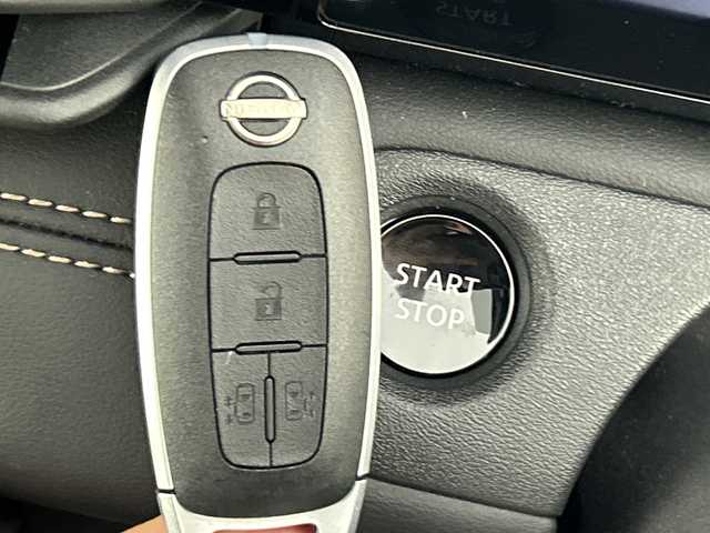日産 セレナ e－パワー ハイウェイスター V 愛知県 2024(令6)年 0.8万km プリズムホワイト 禁煙車/純正12.3型ナビ/（Bluetooth/USB/フルセグTV）/アラウンドビューモニター/ビルトインETC2.0/前方ドラレコ/両側パワースライドドア/インテリジェントルームミラー/ワイヤレス充電/プロパイロット/BSM/エマージェンシーブレーキ/レーンキープアシスト/LEDヘッドライト/オートライト/オートハイビーム/前後ソナー/電動パーキングブレーキ/オートブレーキホールド/プッシュスタート/スマートキー×２