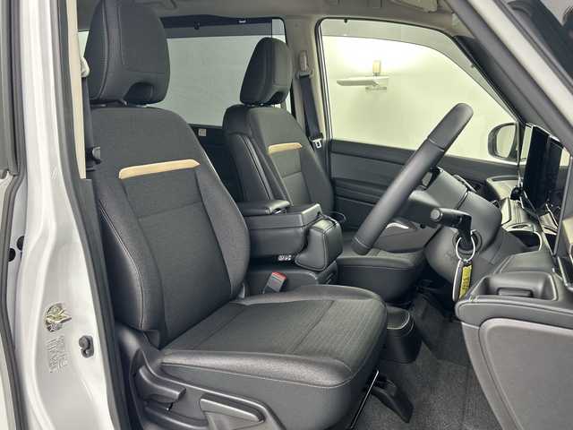 日産 セレナ e－パワー ハイウェイスター V 愛知県 2024(令6)年 0.8万km プリズムホワイト 禁煙車/純正12.3型ナビ/（Bluetooth/USB/フルセグTV）/アラウンドビューモニター/ビルトインETC2.0/前方ドラレコ/両側パワースライドドア/インテリジェントルームミラー/ワイヤレス充電/プロパイロット/BSM/エマージェンシーブレーキ/レーンキープアシスト/LEDヘッドライト/オートライト/オートハイビーム/前後ソナー/電動パーキングブレーキ/オートブレーキホールド/プッシュスタート/スマートキー×２