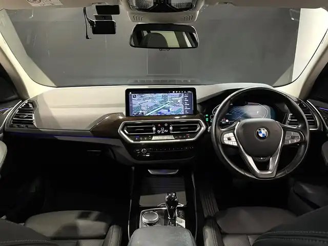 ＢＭＷ Ｘ３ xDrive20d 道央・札幌 2022(令4)年 3.9万km サファイアブラックP セレクトpkg/　・ステアリング・ホイール・ヒーティング/　・アコースティック・ガラス/　・電動パノラマ・ガラス・サンルーフ/　・リヤ・サイド・ウィンドー・ローラー・ブラインド（手動）/　・サンプロテクション・ガラス/　・リヤ・シート・バックレスト・アジャストメント/　・リヤ・シート・ヒーティング/レザーpkg/　・ヴァーネスカ・レザー・シート/　・アクティブ・ベンチレーション・シート/　・フロント・ランバー・サポート（電動調節式）/　・インテリア・トリム（ダーク・オーク・ファイン・ウッド・トリム）/ドライビング・アシスト・プロフェッショナル/　・ACC/　・レーン・ディパーチャー・ウォーニング/　・レーン・チェンジ・ウォーニング/　・レーン・チェンジ・アシスト/　・レーン・キーピング・アシスト/パーキングアシスト+/　・PDC/　・パーキングアシスト/BMWヘッドアップディスプレイ/電動シート（D/N）/シートヒーター（ALL）/ワイヤレスチャージング/アンビエントライト/オートライト/レインセンサー/パワーバックドア/ETC/保証書、取扱説明書、スペアキー1本有