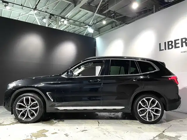 ＢＭＷ Ｘ３ xDrive20d 道央・札幌 2022(令4)年 3.9万km サファイアブラックP セレクトpkg/　・ステアリング・ホイール・ヒーティング/　・アコースティック・ガラス/　・電動パノラマ・ガラス・サンルーフ/　・リヤ・サイド・ウィンドー・ローラー・ブラインド（手動）/　・サンプロテクション・ガラス/　・リヤ・シート・バックレスト・アジャストメント/　・リヤ・シート・ヒーティング/レザーpkg/　・ヴァーネスカ・レザー・シート/　・アクティブ・ベンチレーション・シート/　・フロント・ランバー・サポート（電動調節式）/　・インテリア・トリム（ダーク・オーク・ファイン・ウッド・トリム）/ドライビング・アシスト・プロフェッショナル/　・ACC/　・レーン・ディパーチャー・ウォーニング/　・レーン・チェンジ・ウォーニング/　・レーン・チェンジ・アシスト/　・レーン・キーピング・アシスト/パーキングアシスト+/　・PDC/　・パーキングアシスト/BMWヘッドアップディスプレイ/電動シート（D/N）/シートヒーター（ALL）/ワイヤレスチャージング/アンビエントライト/オートライト/レインセンサー/パワーバックドア/ETC/保証書、取扱説明書、スペアキー1本有