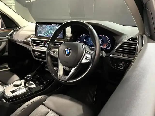 ＢＭＷ Ｘ３ xDrive20d 道央・札幌 2022(令4)年 3.9万km サファイアブラックP セレクトpkg/　・ステアリング・ホイール・ヒーティング/　・アコースティック・ガラス/　・電動パノラマ・ガラス・サンルーフ/　・リヤ・サイド・ウィンドー・ローラー・ブラインド（手動）/　・サンプロテクション・ガラス/　・リヤ・シート・バックレスト・アジャストメント/　・リヤ・シート・ヒーティング/レザーpkg/　・ヴァーネスカ・レザー・シート/　・アクティブ・ベンチレーション・シート/　・フロント・ランバー・サポート（電動調節式）/　・インテリア・トリム（ダーク・オーク・ファイン・ウッド・トリム）/ドライビング・アシスト・プロフェッショナル/　・ACC/　・レーン・ディパーチャー・ウォーニング/　・レーン・チェンジ・ウォーニング/　・レーン・チェンジ・アシスト/　・レーン・キーピング・アシスト/パーキングアシスト+/　・PDC/　・パーキングアシスト/BMWヘッドアップディスプレイ/電動シート（D/N）/シートヒーター（ALL）/ワイヤレスチャージング/アンビエントライト/オートライト/レインセンサー/パワーバックドア/ETC/保証書、取扱説明書、スペアキー1本有