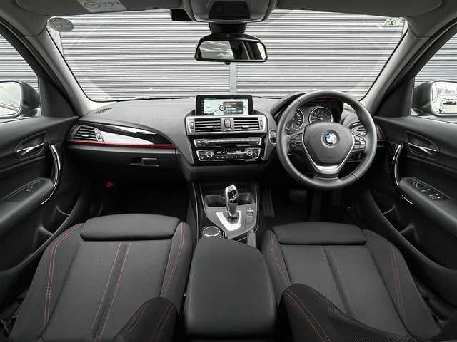 ＢＭＷ １１８ｉ スポーツ 茨城県 2017(平29)年 1.9万km 黒 Bカメラ/ETC/クルーズコントロール/衝突軽減システム/LKA/LEDヘッドライト/純正ナビ/CD/DVD/BT/USB/純正16インチAW