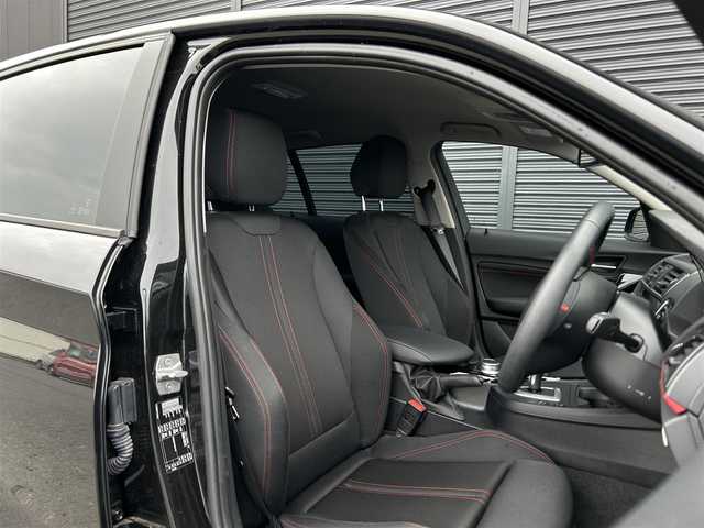 ＢＭＷ １１８ｉ スポーツ 茨城県 2017(平29)年 1.9万km 黒 Bカメラ/ETC/クルーズコントロール/衝突軽減システム/LKA/LEDヘッドライト/純正ナビ/CD/DVD/BT/USB/純正16インチAW
