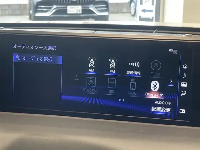 レクサス ＵＸ 200 Fスポーツ 熊本県 2019(平31)年 3.3万km ホワイトノーヴァガラスフレーク ・スマートキー/・プッシュスタート/・サンルーフ/・プリクラッシュセーフティ/・レーンデパーチャーアラート/・ブラインドスポットモニター/・パーキングアシスト/・ロードサインインフォメーション/・先行車発進告知/・クルーズコントロール(追従式)/・赤/黒革シート/・前席パワーシート/・前席シートヒーター /・ハンドルヒーター /・純正メモリナビ/　【BD・Bluetooth・USB・SD・AUX・MSV】/・フルセグTV/・全方位カメラ/・ETC2.0/・デジタルインナーミラー/・ドライブレコーダー(前後録画)/・パワーバックドア/・LEDヘッドランプ/・LEDフォグランプ/・純正マット