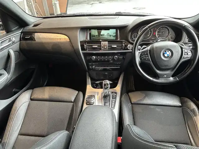 ＢＭＷ Ｘ４ xDrive 28i Mスポーツ 高知県 2015(平27)年 17.4万km カーボンブラックM 純正HDDナビ/【CD/DVD/BT】ー/フロント/バックカメラ/クルーズコントロール(追従走行有り)/衝突被害軽減ブレーキ/車線逸脱警報/車線逸脱制御/パーキングアシスト/横滑り防止/パワーシート(メモリ機能有り)/コーナー、バックセンサー/パワーバックドア/ミラー一体型ETC/パドルシフト/オートホールド/オートワイパー/オートライト/純正LEDライト/スマートキー/プッシュスタート/MTモード付きAT/アイドリングストップ/純正アルミホイール 20インチ/スペアキー×1【スマートキー】/新車時整備手帳/取扱説明書/記録簿有